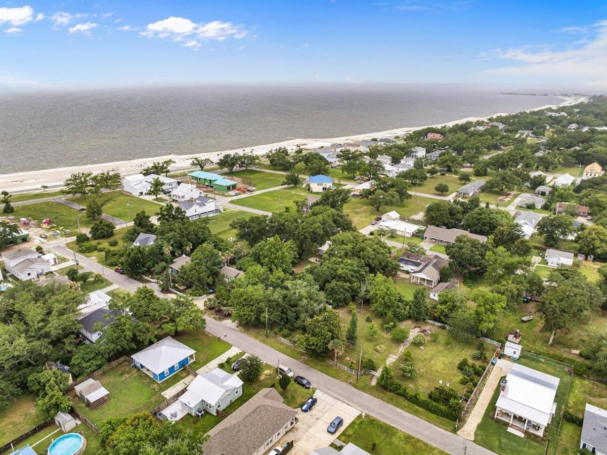 Bare Feet Bungalow -Close To Beach & Dog Friendly Gulfport Exterior foto