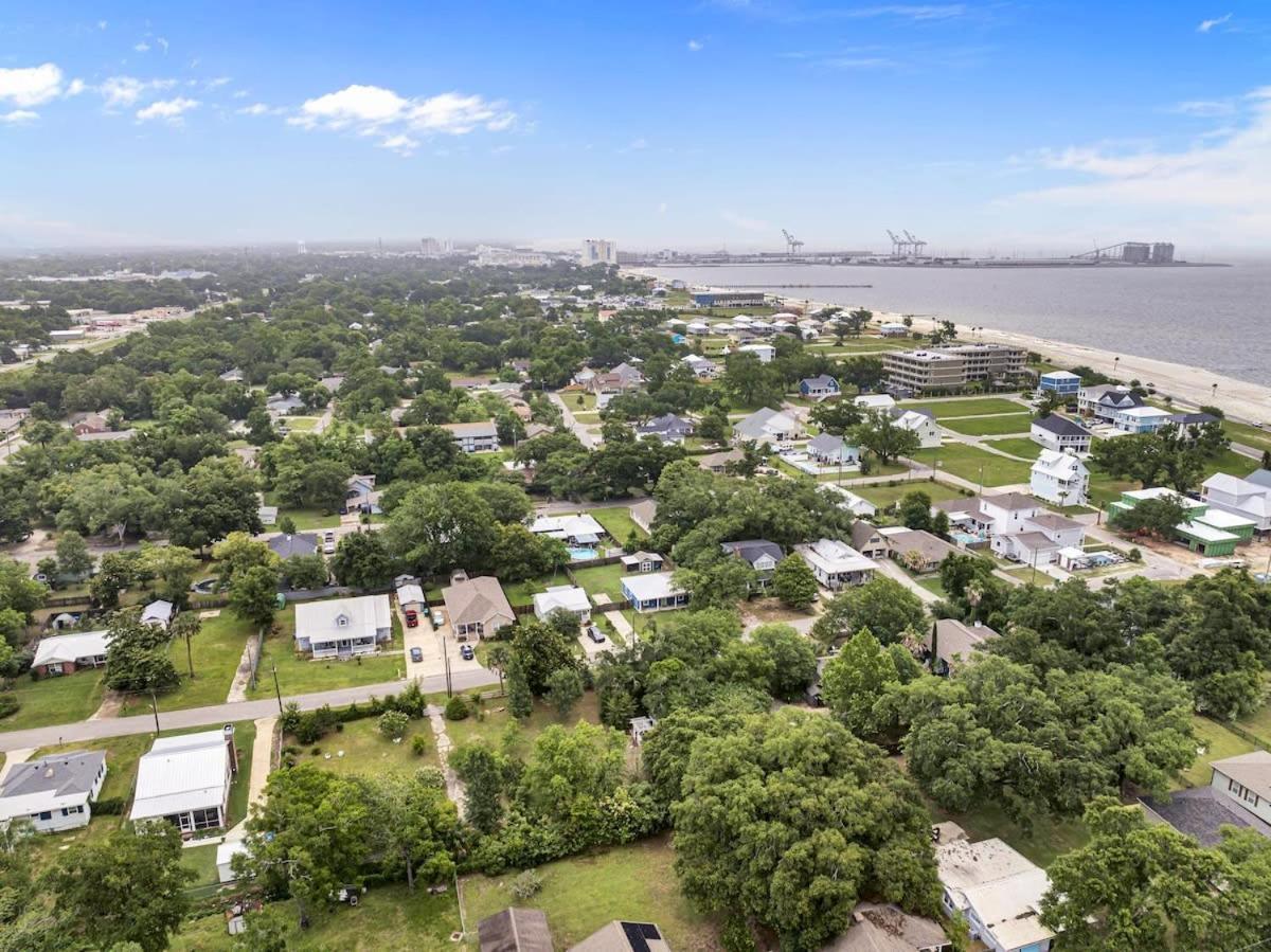 Bare Feet Bungalow -Close To Beach & Dog Friendly Gulfport Exterior foto