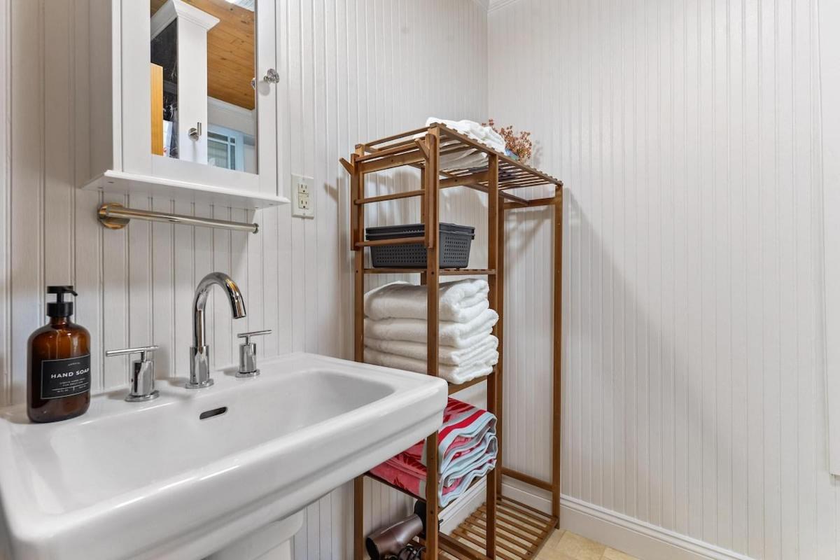 Bare Feet Bungalow -Close To Beach & Dog Friendly Gulfport Exterior foto