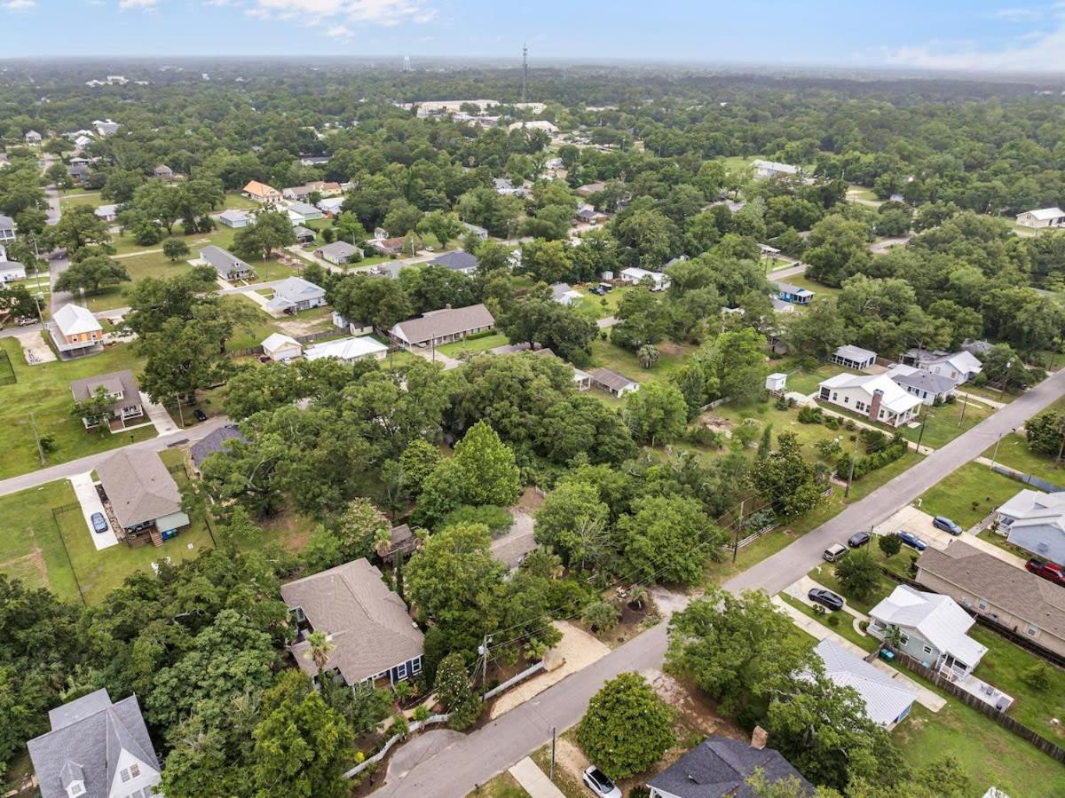 Bare Feet Bungalow -Close To Beach & Dog Friendly Gulfport Exterior foto