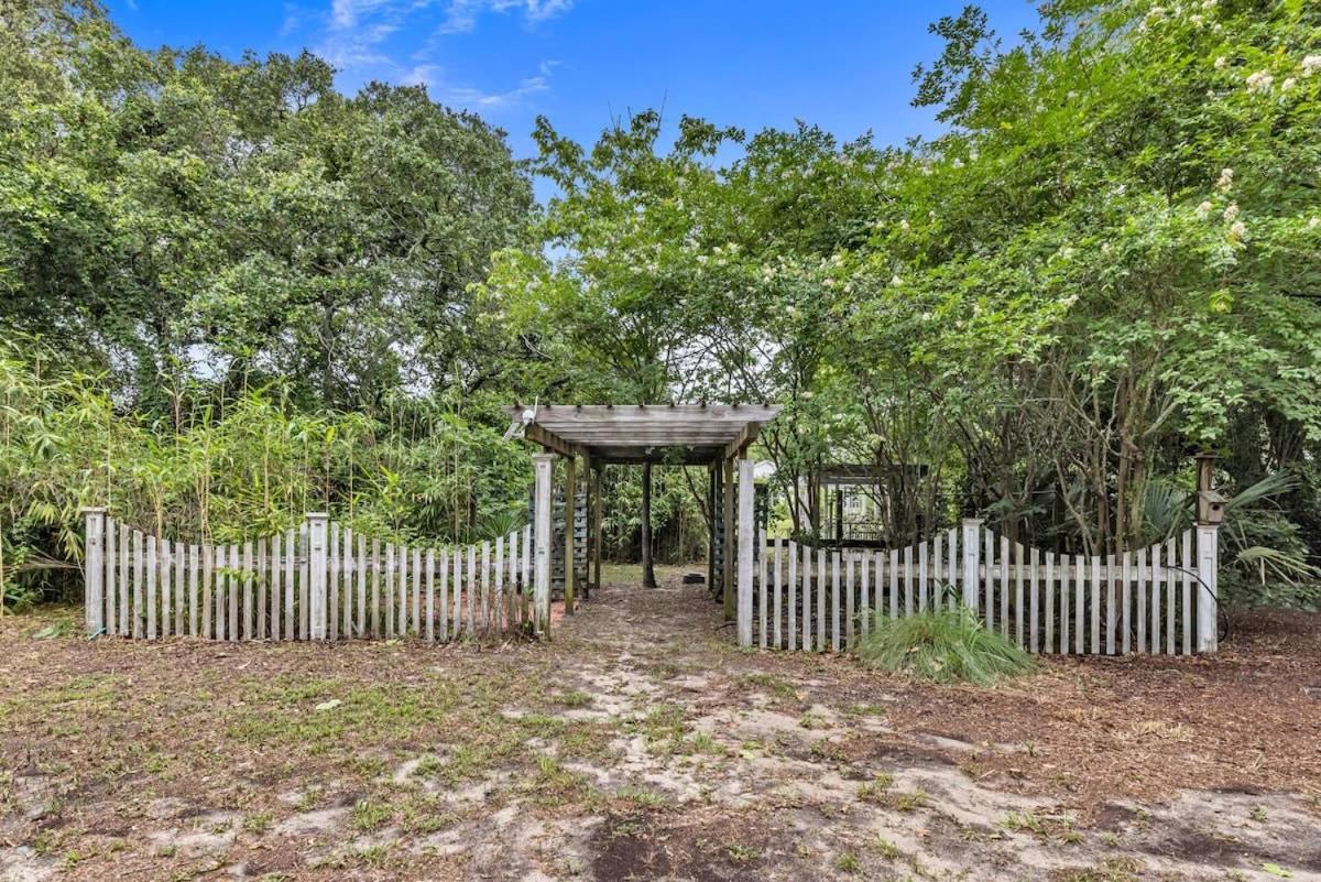 Bare Feet Bungalow -Close To Beach & Dog Friendly Gulfport Exterior foto