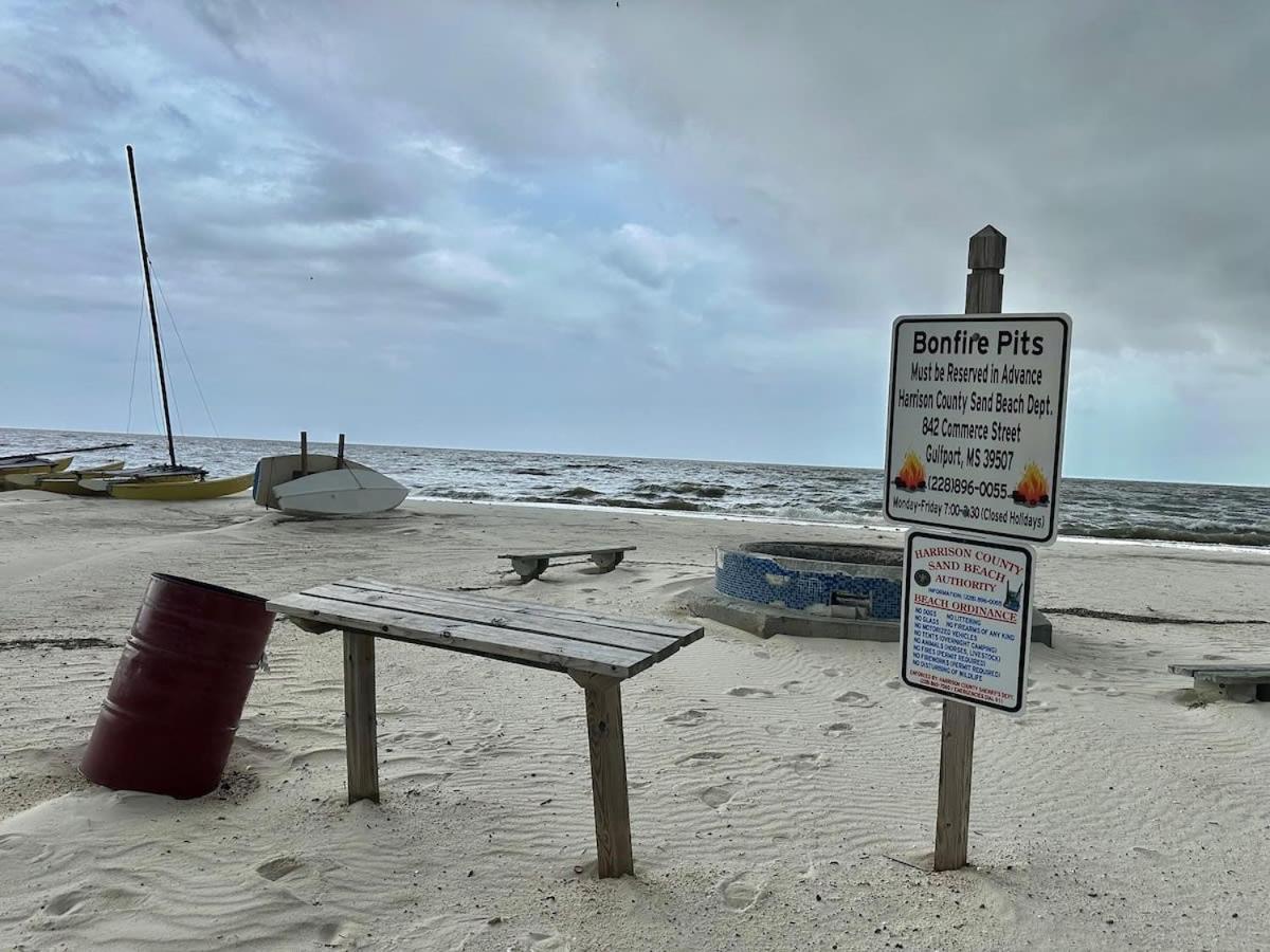 Bare Feet Bungalow -Close To Beach & Dog Friendly Gulfport Exterior foto